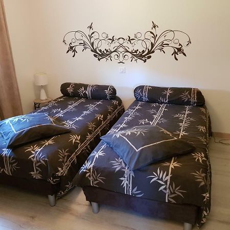 Gite Le Petit Pied-A-Terre La Chapelle-Saint-Sauveur  エクステリア 写真