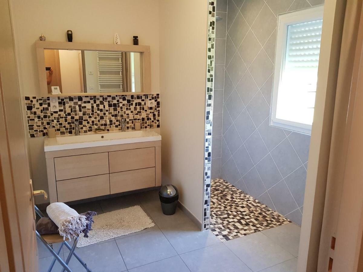 Gite Le Petit Pied-A-Terre La Chapelle-Saint-Sauveur  エクステリア 写真