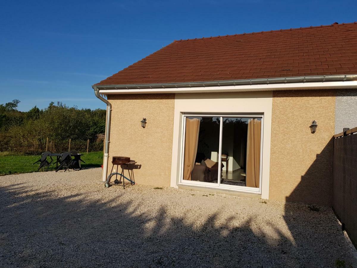 Gite Le Petit Pied-A-Terre La Chapelle-Saint-Sauveur  エクステリア 写真